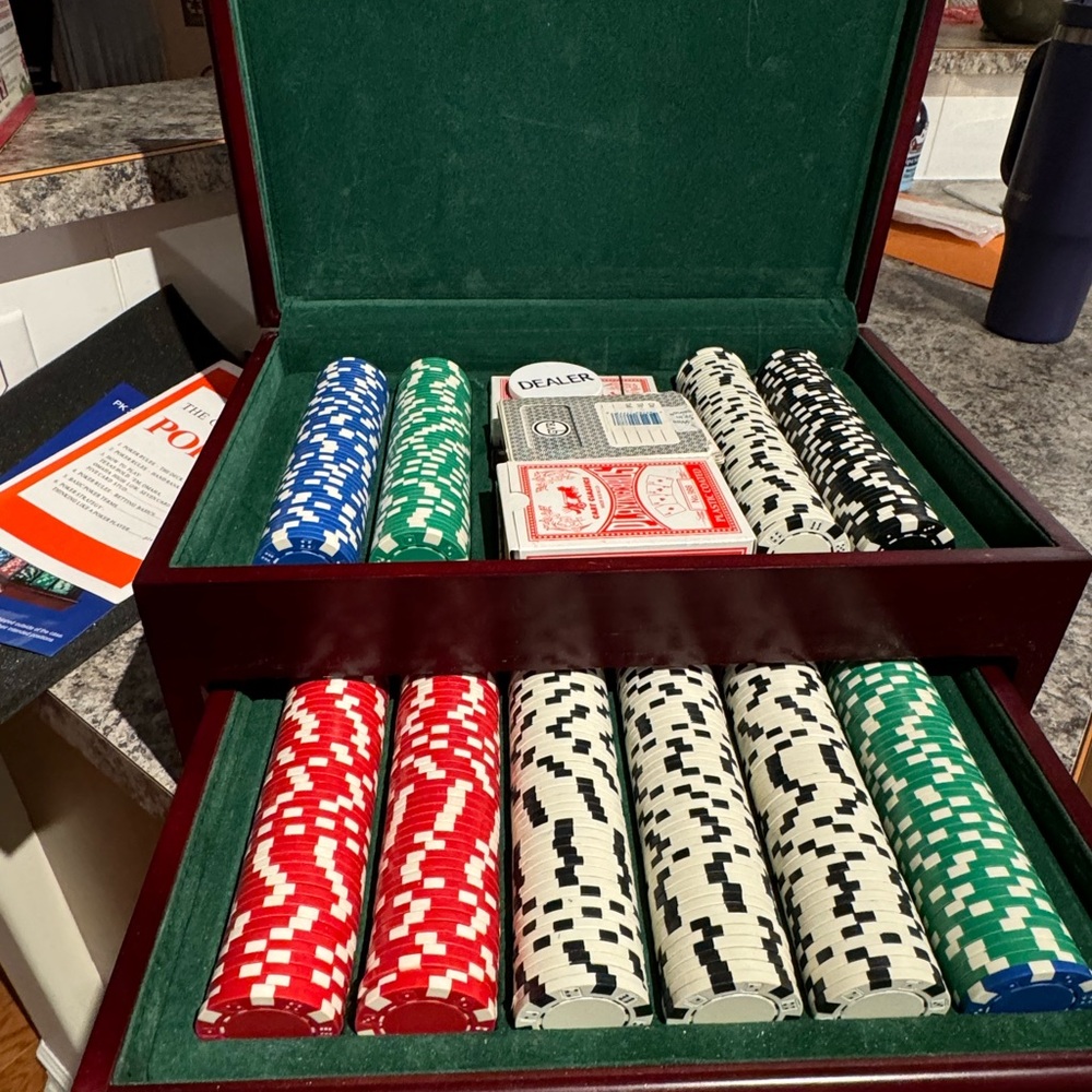 NEW Executive 500pc Poker Chip + Dice Set in Wooden Case/Drawer
